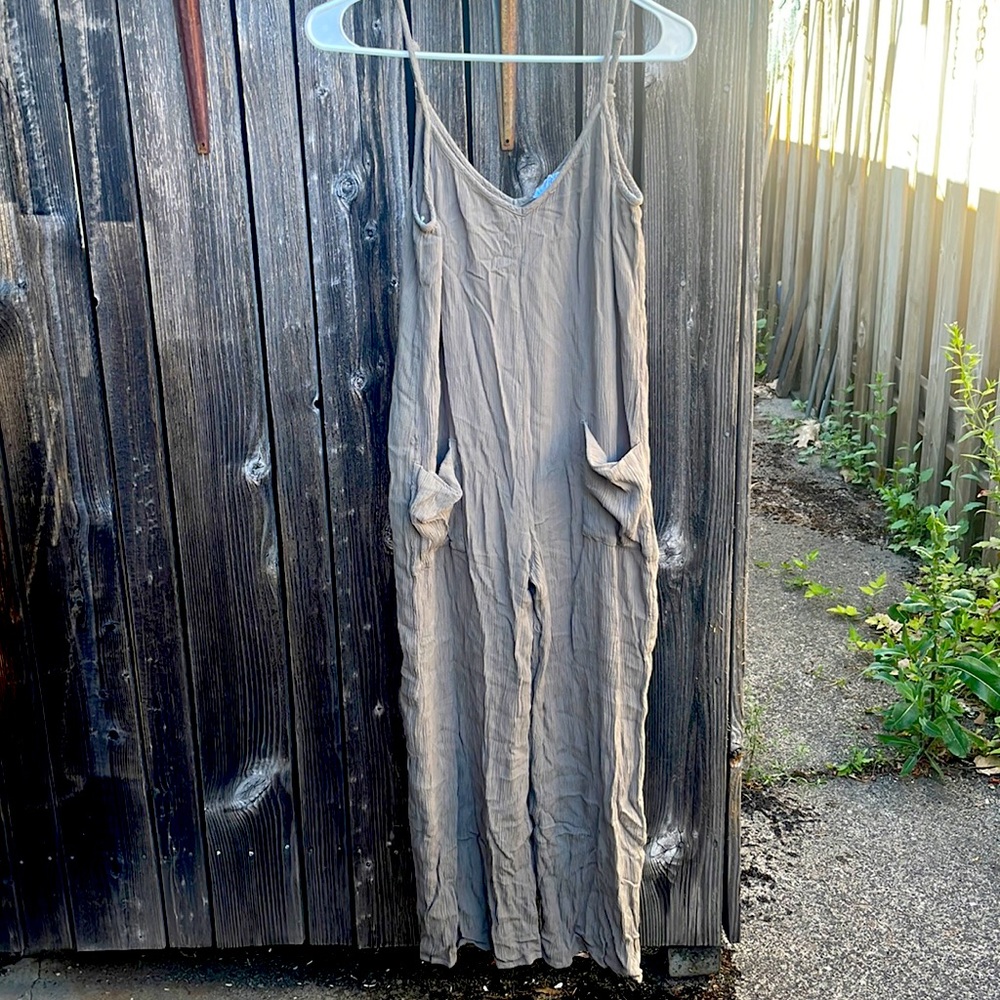 Light jump suit